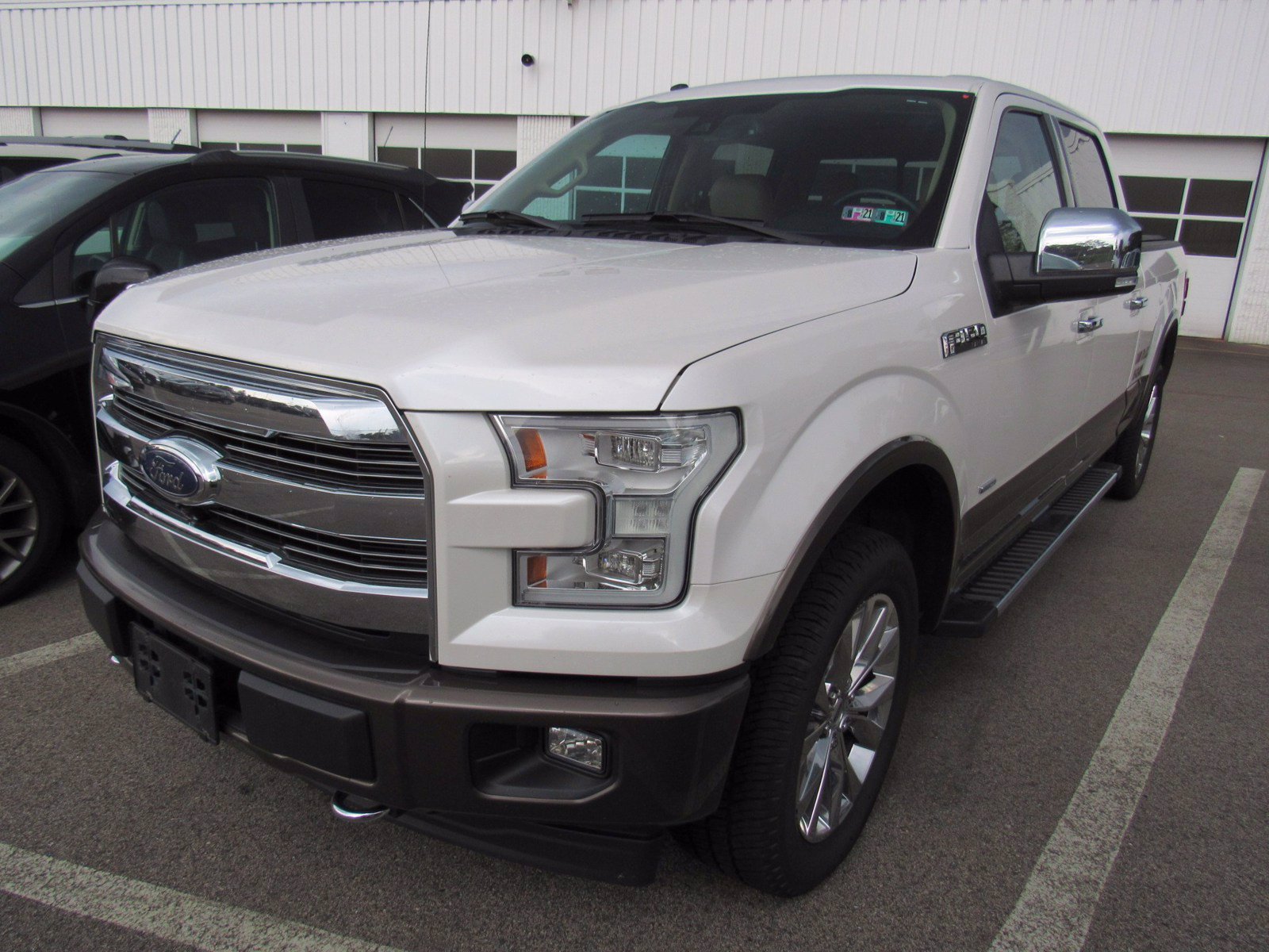 Pre-Owned 2017 Ford F-150 Lariat 4WD Crew Cab Pickup